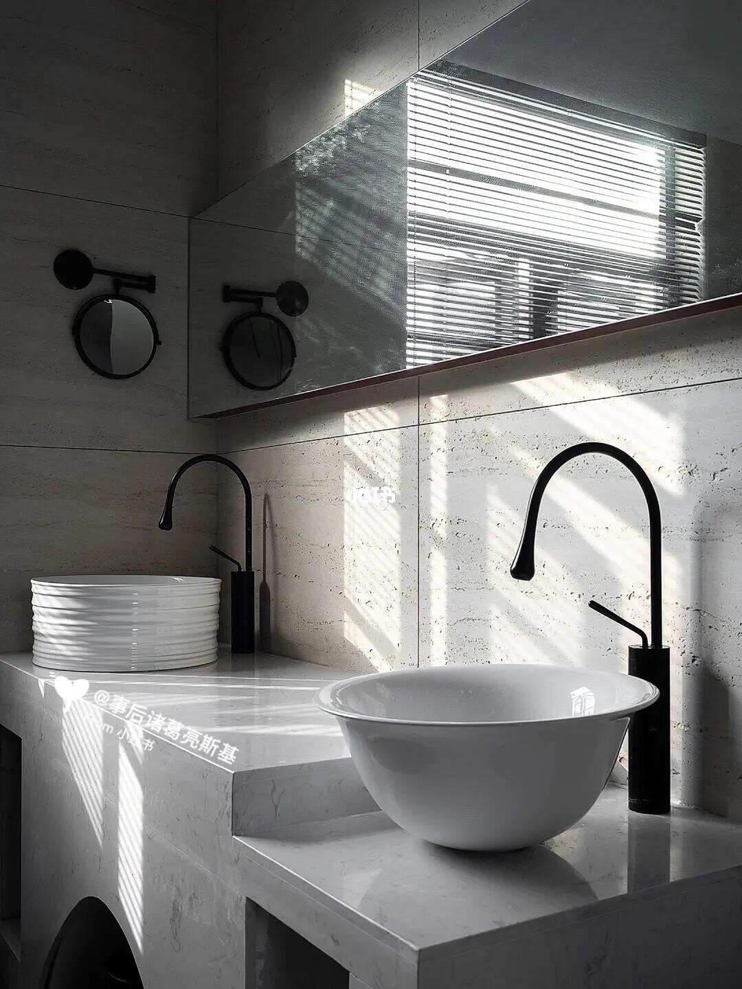 墙砖上的孔洞用啥装饰好看(墙砖上有洞用什么修补比较漂亮)