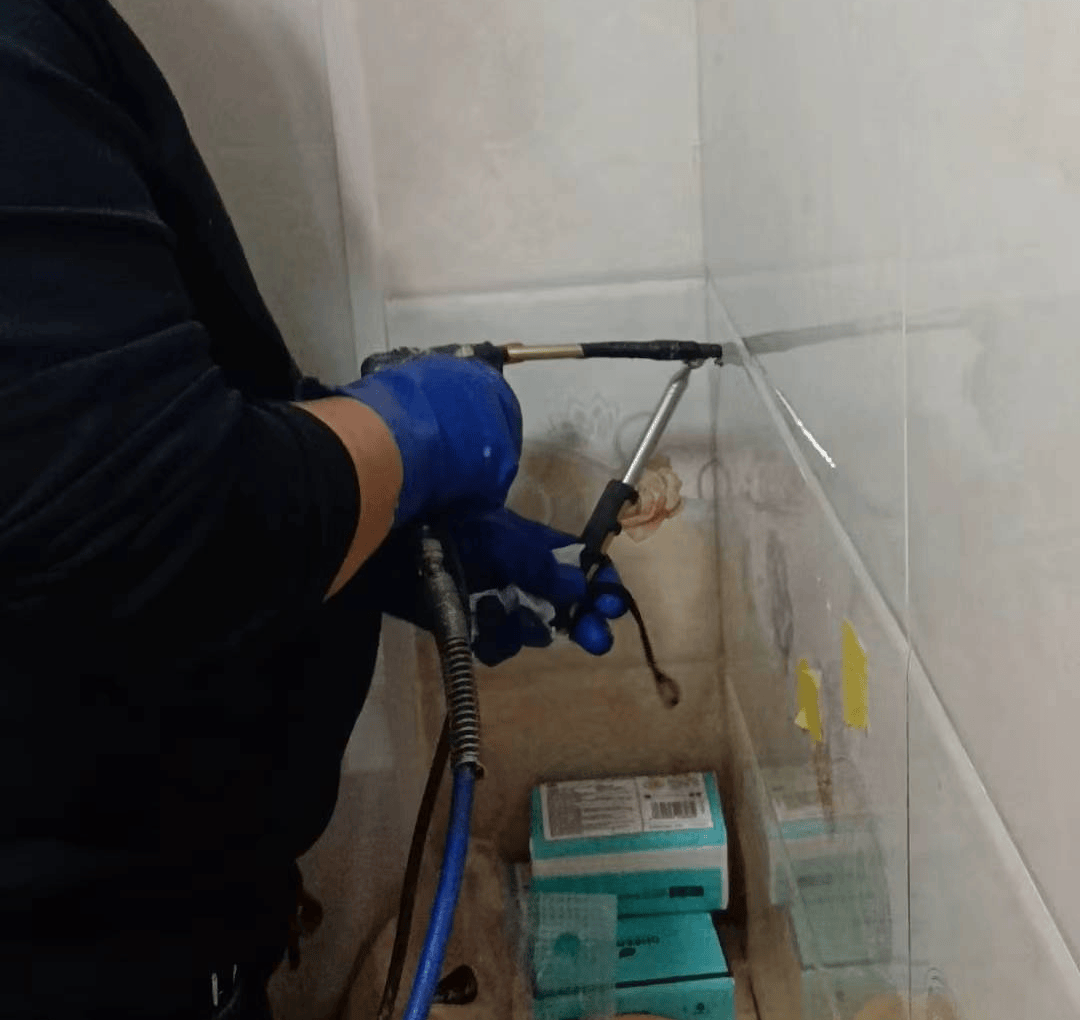 墙砖大面积空鼓会脱落吗(墙面的大块瓷砖空鼓的如何补救?)