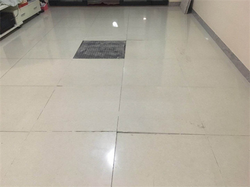 瓷砖地面出现空鼓起拱原因(瓷砖地面出现空鼓起拱原因分析)