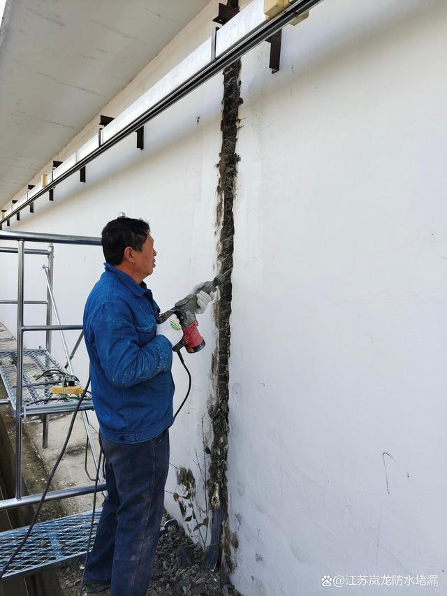 瓷砖水池漏水用什么补漏最好呢(瓷砖水池漏水用什么方法可以修补)